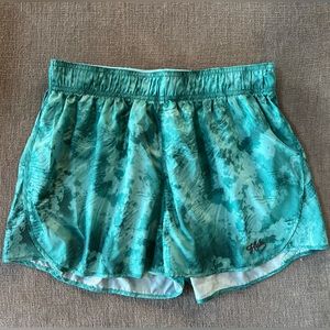 Huk Shorts Womens Medium Turquoise Blue Ocean Print